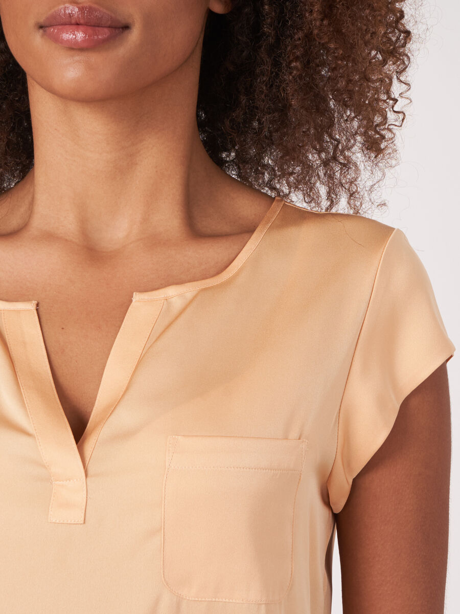 Blusentop mit Brusttasche image number 2
