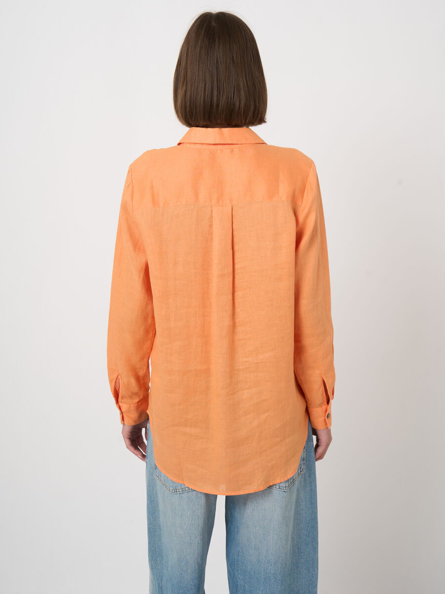 Basic pure linen blouse with breast pockets image number 3