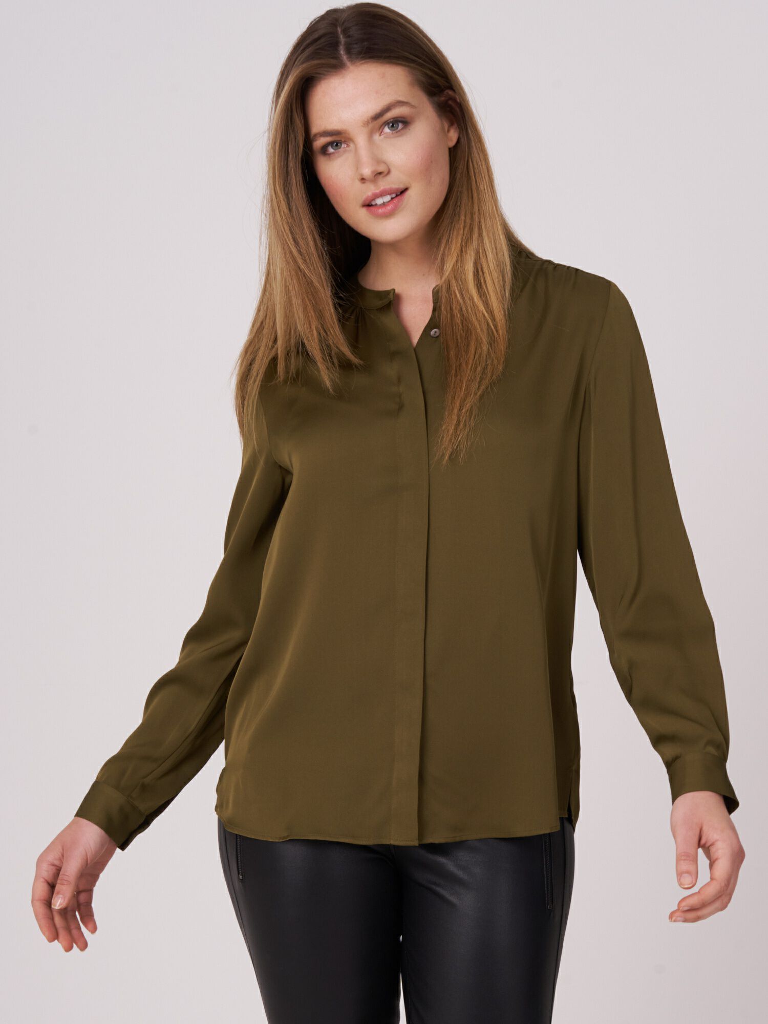 Zijden blouse met Mao-kraag