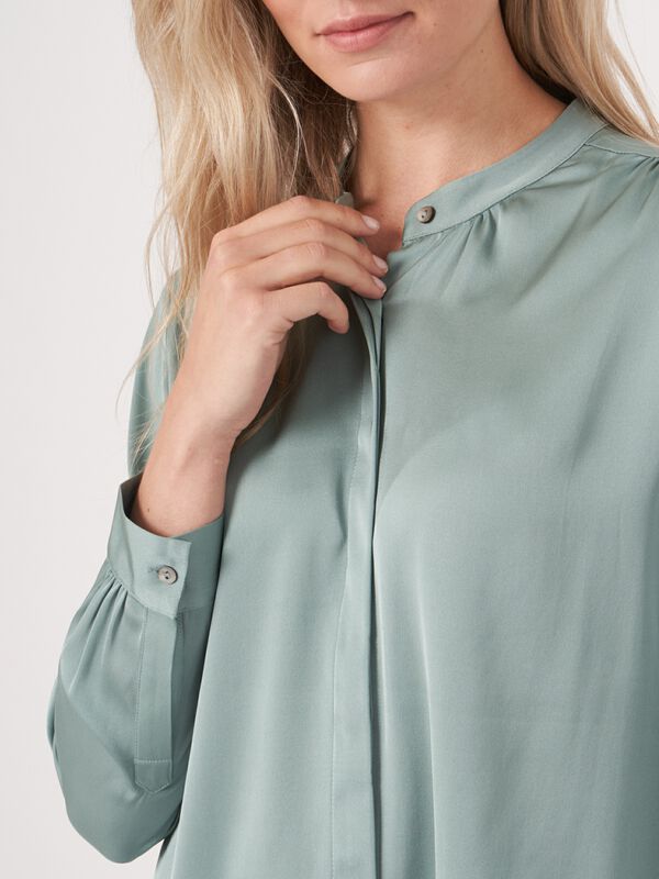 Seidenbluse mit Mandarin-Kragen image number 4