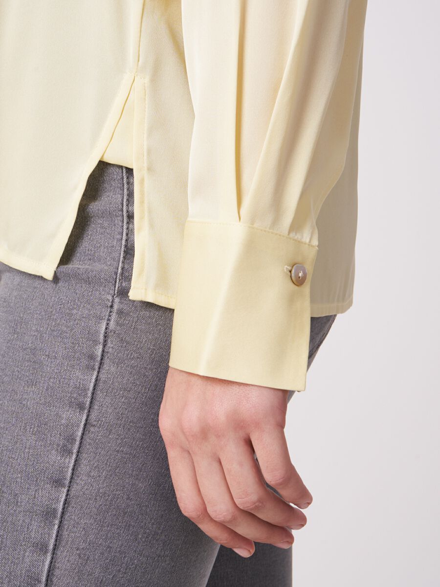 Silk shirt with chest pocket and side slits image number 2