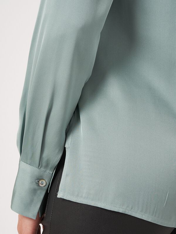 Seidenhemd mit Brusttasche und Seitenschlitzen image number 3