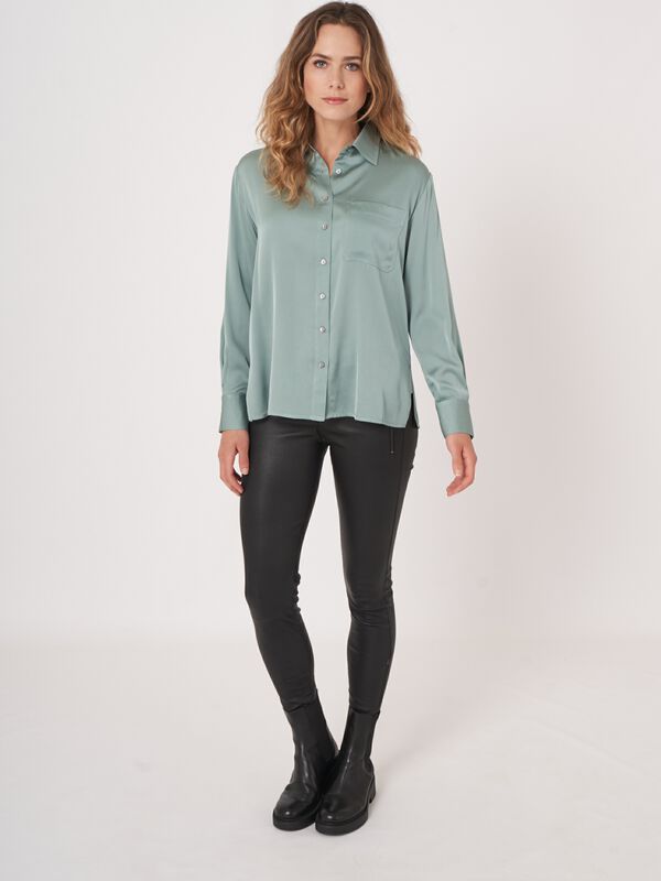 Seidenhemd mit Brusttasche und Seitenschlitzen image number 5