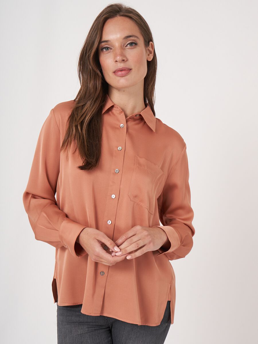 Silk shirt with chest pocket and side slits image number 0