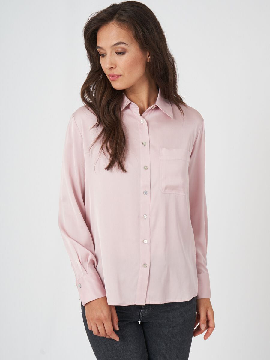 Silk shirt with chest pocket and side slits image number 0