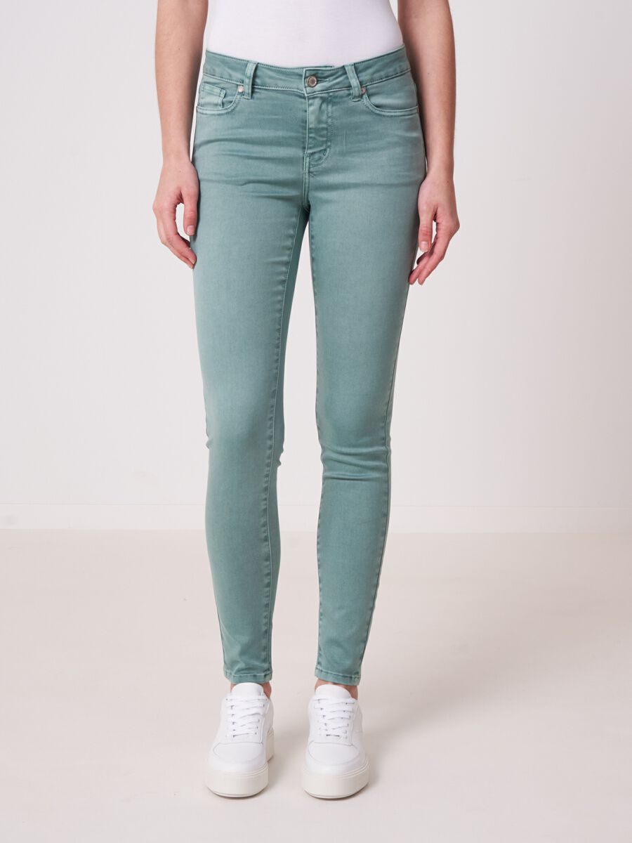 Skinny women's pants image number 0