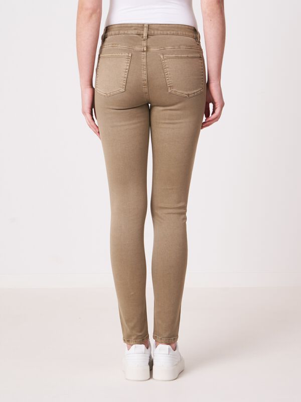 Skinny women's pants image number 1