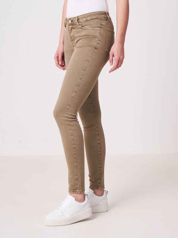 Skinny women's pants image number 3