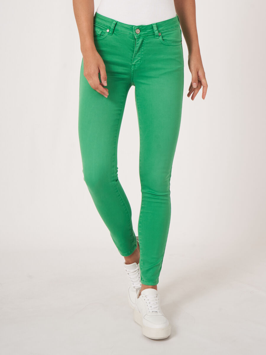 Skinny women's pants image number 4