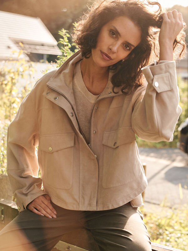 Veste en daim avec poches surdimensionn&eacute;es image number 6